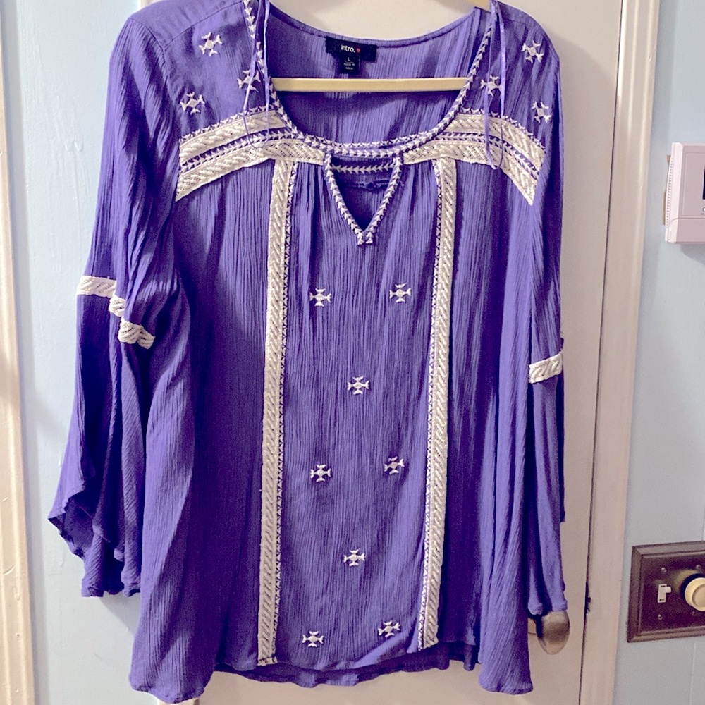 Intro large blouse and purple and off-white embroidery bell sleeves